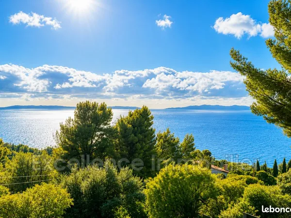 Villa 6 pièces 242 m²