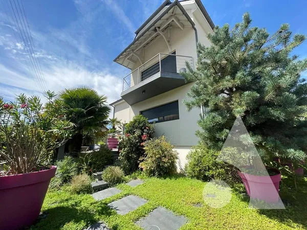 Maison 6 pièces 221 m²