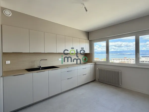 A VENDRE THONON CENTRE VILLE APPARTEMENT T3 ENTIEREMENT RENO