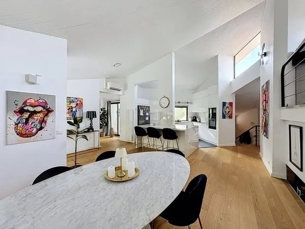 Maison de plain-pied 8 pièces 247 m²