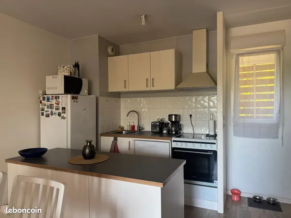 À VENDRE - Charmant T2 lumineux de 43 m² avec loggia et parking sécurisé à Cenon (33150)