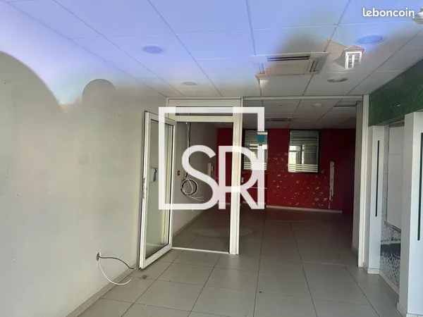 Local commercial 153 m² RANDAN