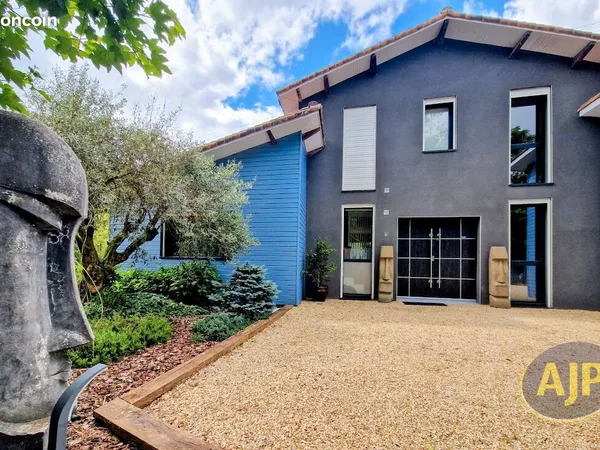 Maison 6 pièces 250 m²