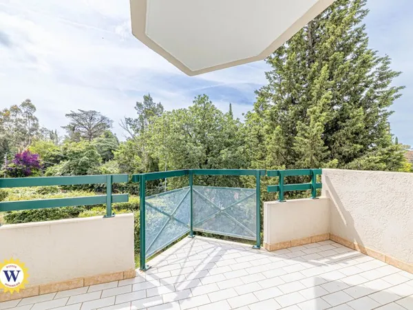 Saint-Raphaël - Avenue des Gondins | Superbe studio avec terrasse, parking privatif et box dans rési