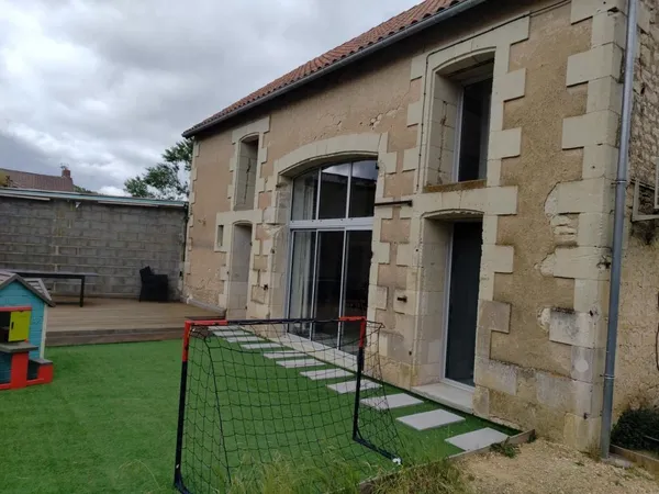 Belle maison en pierre avec dépendance et potentiel locatif sur un terrain de 1100 m² Beaumont Saint