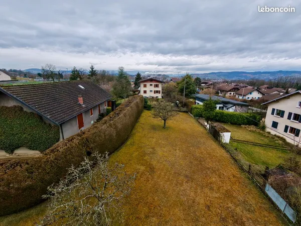 Grand terrain à bâtir de 874 m² - Annecy-Seynod