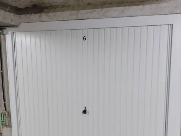 Garage, fermé, parc de centenaire/Turcat Mery