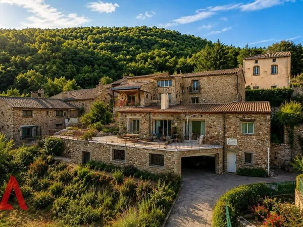 Maison 18 pièces 400 m²