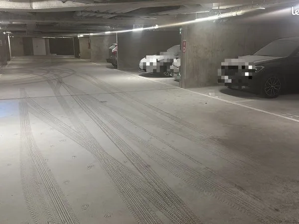 Place de parking sécurisée à louer - Noisy-Champs RER A