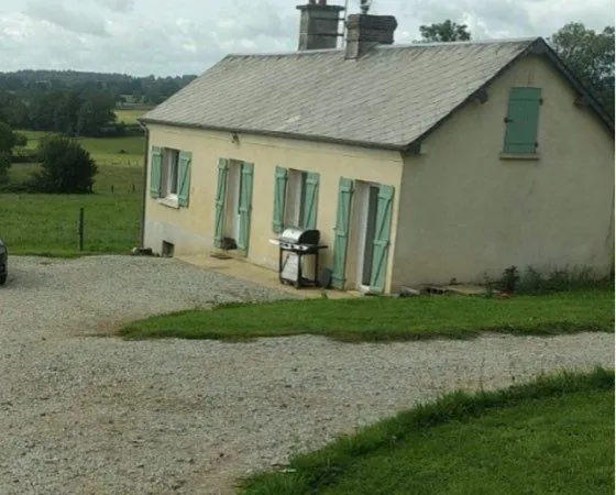 Ensemble Immobilier - 2 maisons + bâtiment + 3ha - Beau potentiel