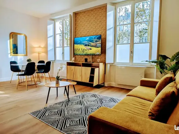 VERSAILLES - BOULEVARD DE LA REINE - T2 50 m² RÉNOVÉ - RDC - EXPOSITION SUD