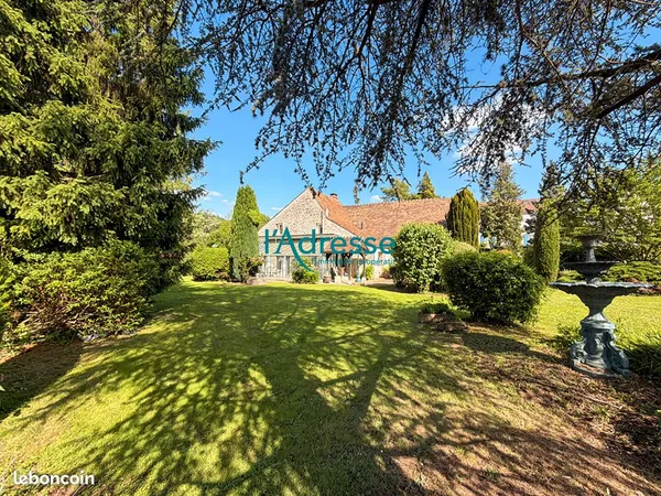 Propriété 10 pièces 239 m²