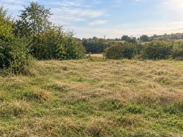 Terrain 695 m2 Flachères