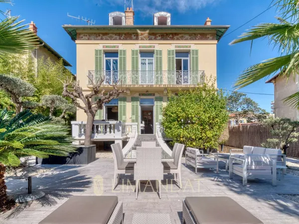 Maison 10 pièces 263 m²