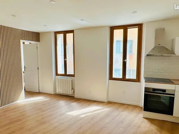 Tres joli 2 pieces refait a neuf limite sud centre historique
