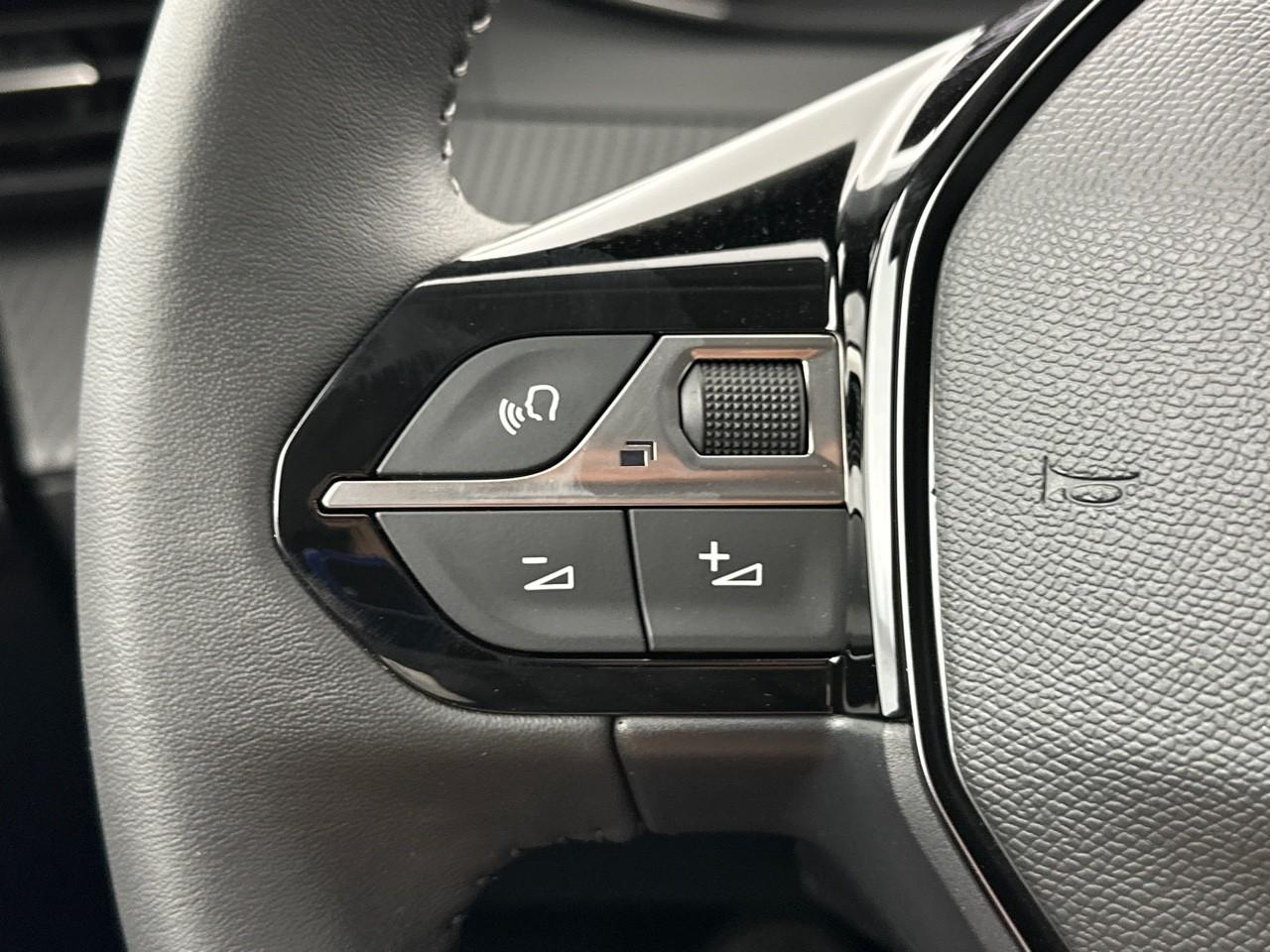 Peugeot 208 puretech 100 s&s bvm6 allure — photo 20