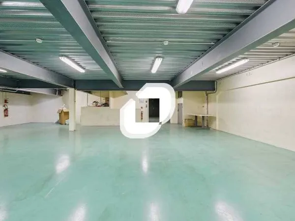 Local d'activité 636 m²
