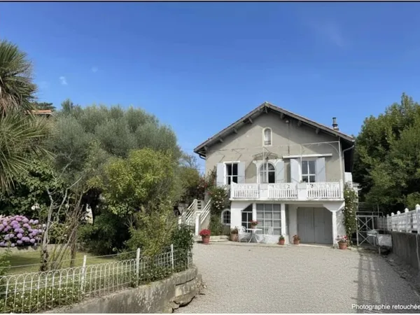 Maison 5 pièces 221 m²
