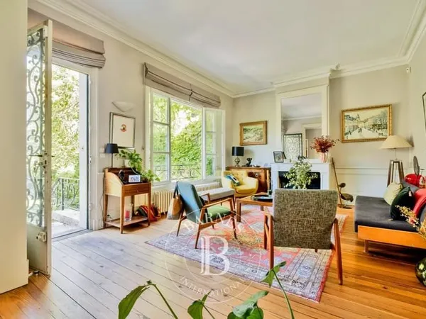 Bordeaux Labottière - Maison de 315 m² - Dépendance de 143 m² avec piscine - Garage de 60 m²