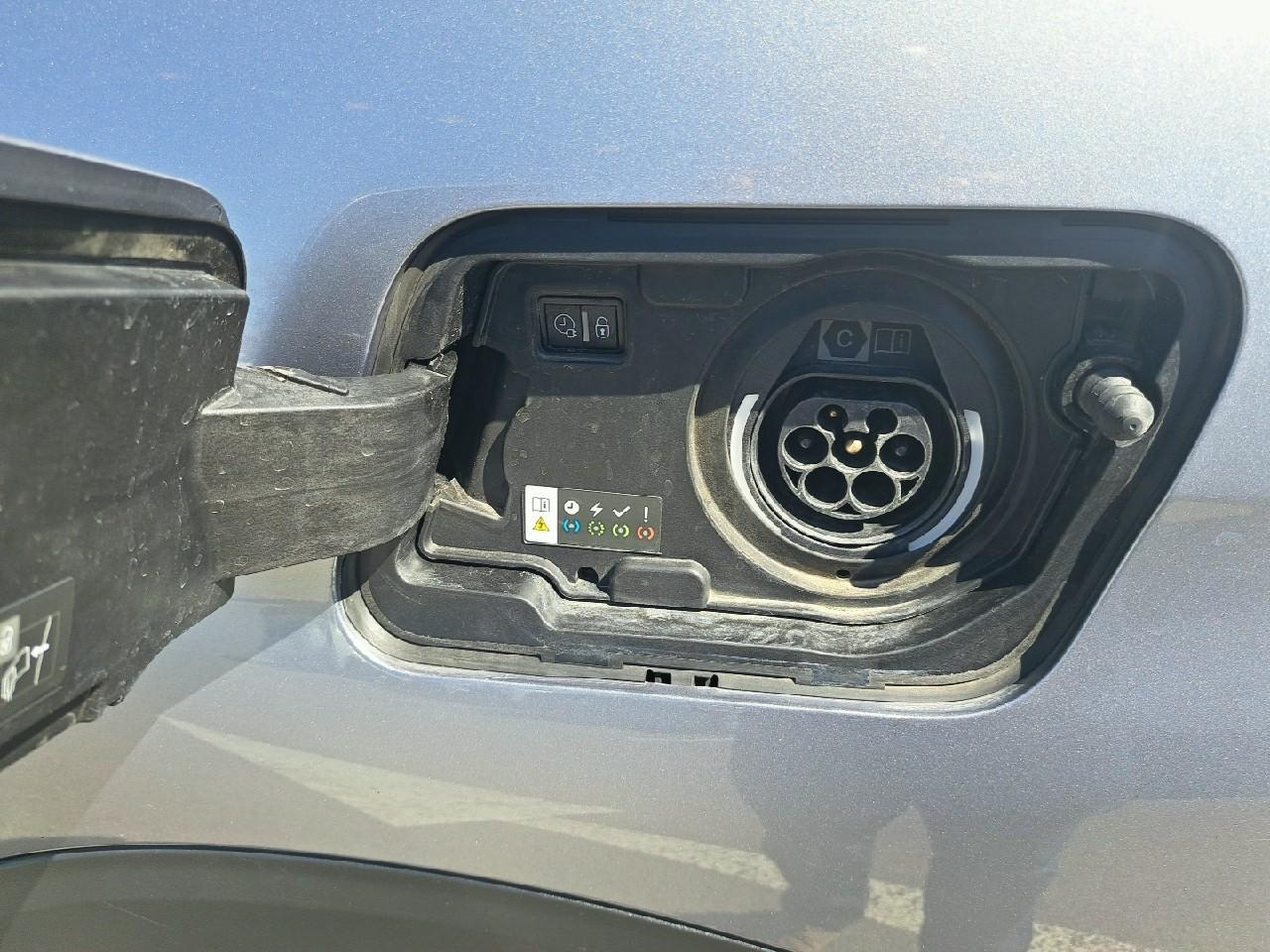 Peugeot 3008 hybrid 225 e-eat8 gt — photo 31