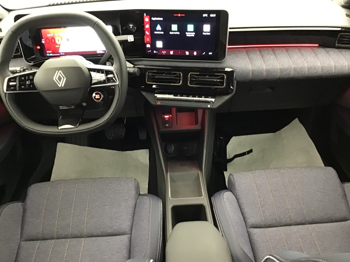 Renault R4 — photo 11