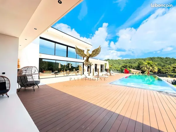 Villa 8 pièces 200 m²