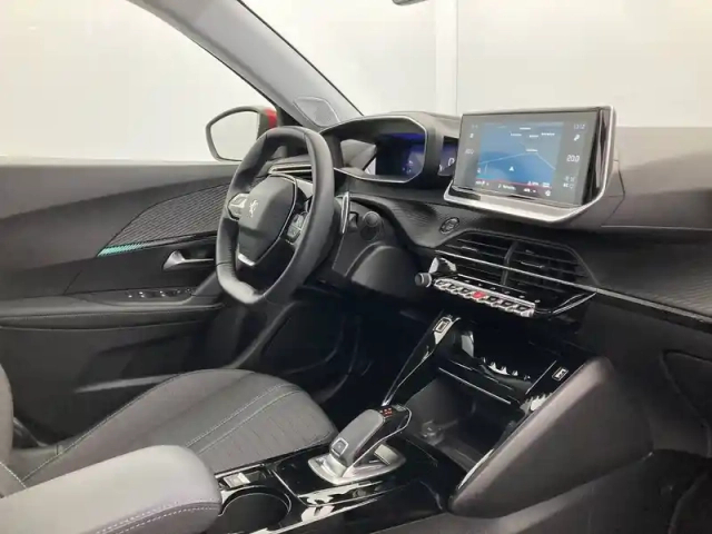 Peugeot 2008 puretech 130 s&amp;s eat8 — photo 26