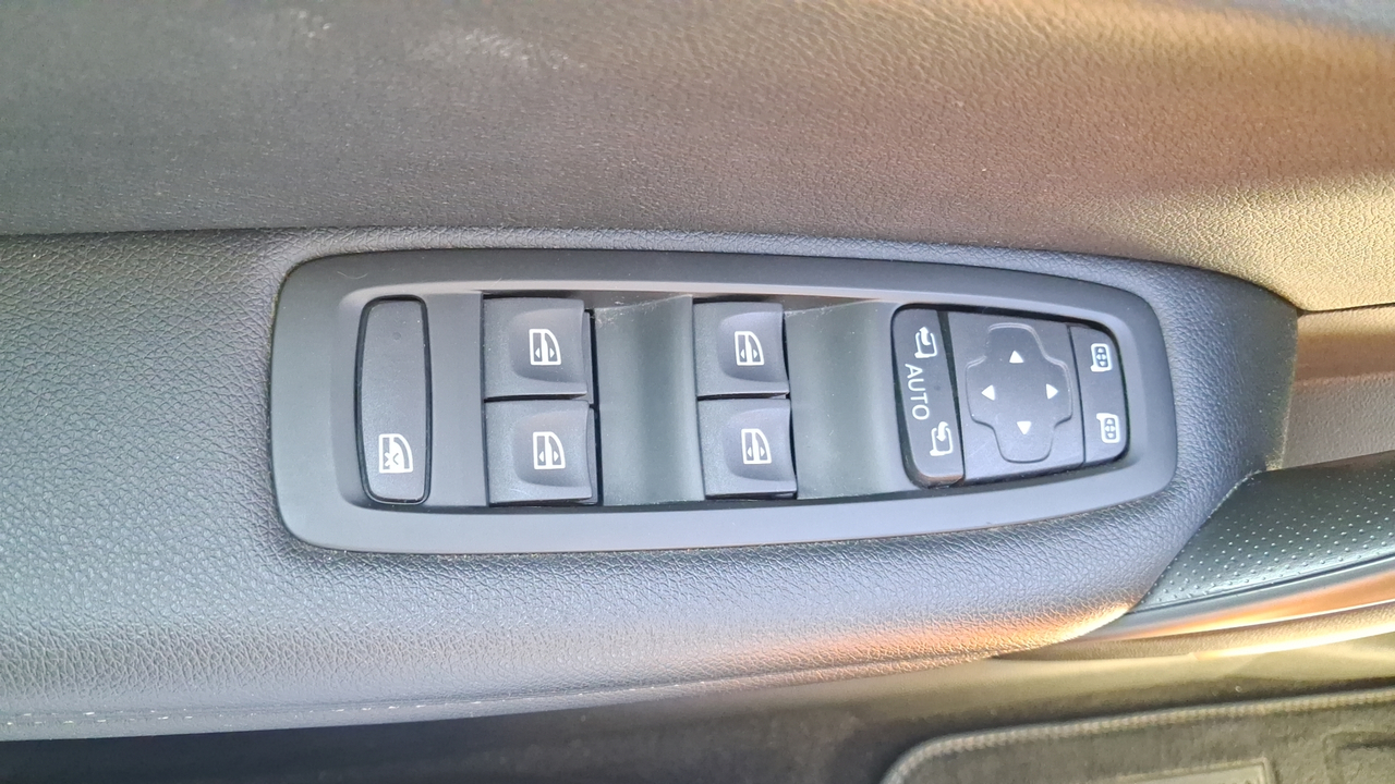 Renault Mégane IV Berline TCe 140 Energy EDC — photo 35