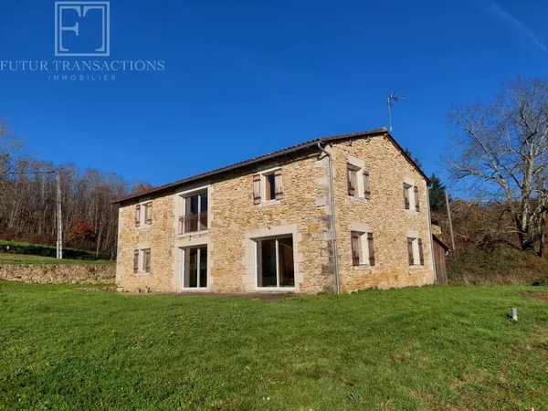 Maison sur 1559 m² de terrain