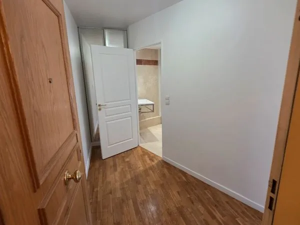 Location appartement 26,75m² - 930 euros HC + 50 euros charges - Boulogne, rue du point du jour