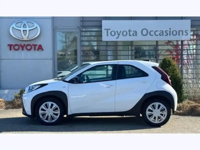 Toyota Aygo 1.0 vvt-i 72 dynamic cvt — photo 2