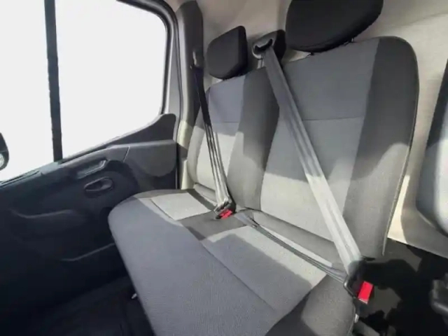 Renault Master fg f3500 l2h2 2.3 blue dci 135ch confort euro6e — photo 10