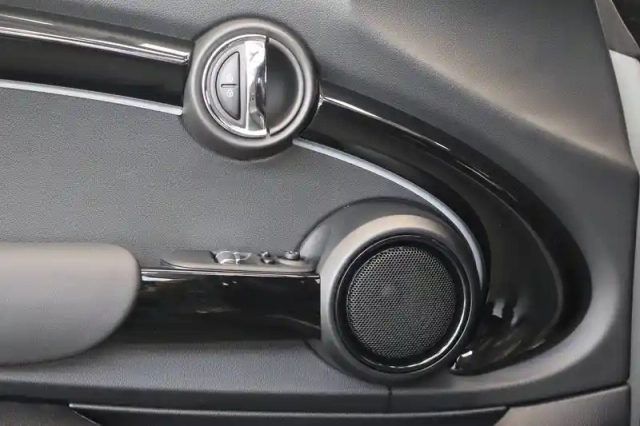 Mini Mini hatch 3 portes cooper 136 ch dkg7 — photo 23