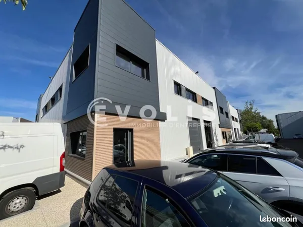 Local d'activité 242 m²