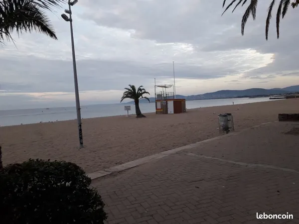 T2 a saisir avec garage et cave Frejus plage