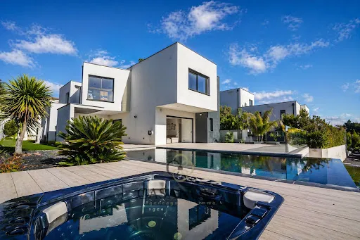 Maison 6 pièces 240 m²