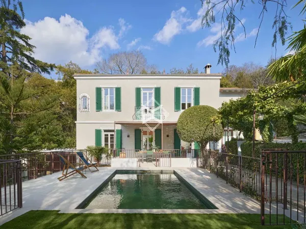 Villa 6 pièces 300 m²