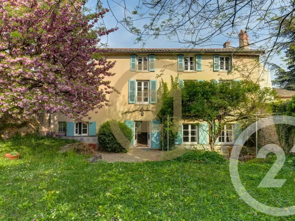Maison 9 pièces 272 m²