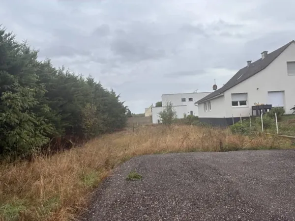 Terrain 737 m²