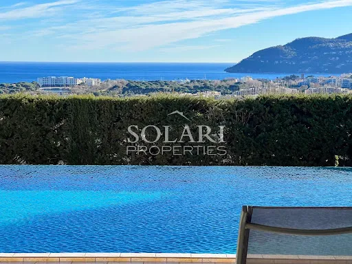 Villa 8 pièces 319 m²