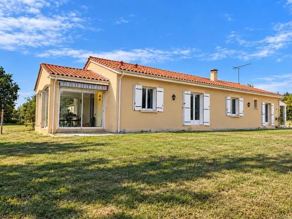 Maison de 147m2 de plain-pied, 3chambres,garage et terrain de 1607m2