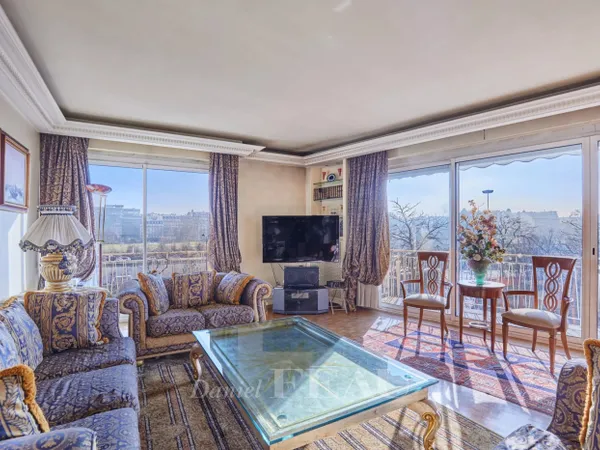 Paris XVIe - Porte maillot, balcons, plein sud et vue