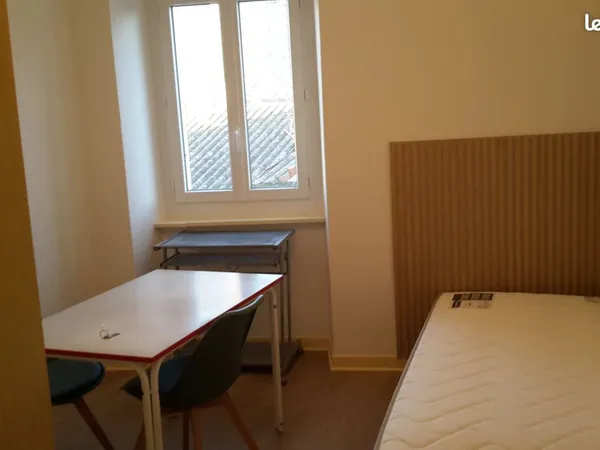 Chambre meublée