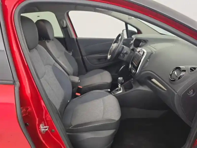 Renault Captur tce 150 fap edc — photo 312