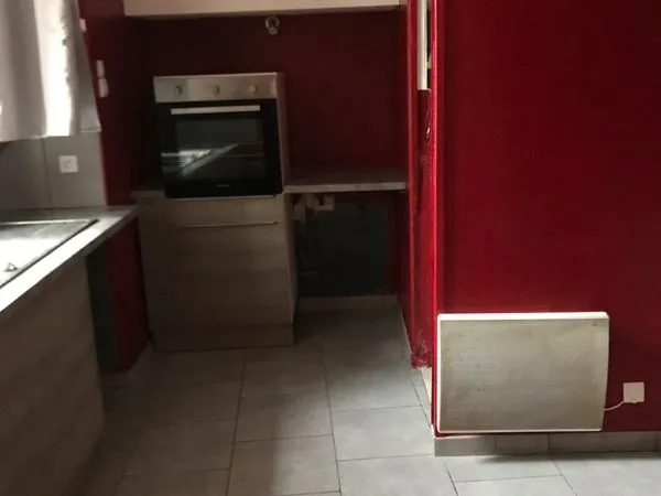 Location maison individuelle rénovée avec cour