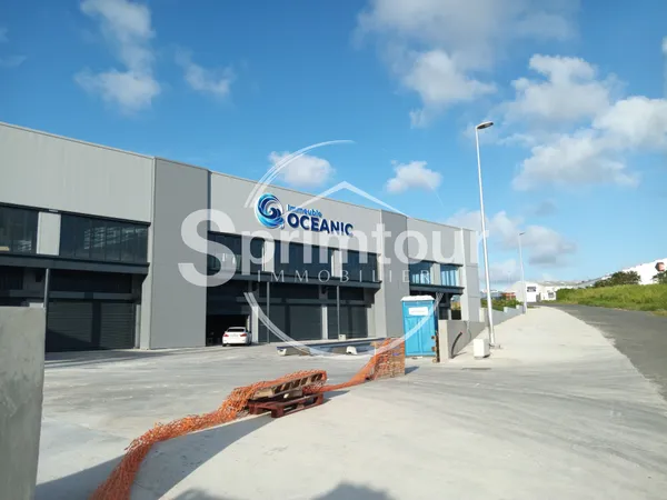 LOCAL COMMERCIAL (126m2) - Immeuble OCEANIC 2 - Jarry 97122