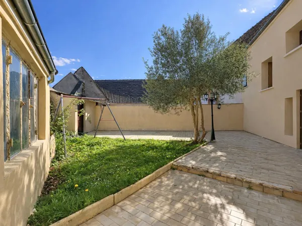 MAISON 150 m² et comble supplémentaire de 80 m² GRAND VOLUME 4 CHAMBRES GARAGE