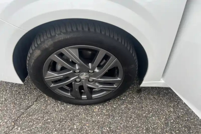 Peugeot 208 puretech 100 s&amp;s bvm6 — photo 53