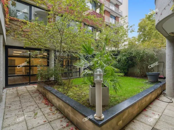 Bureau 93 m²