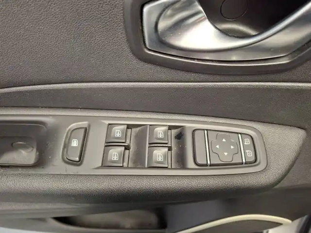 Renault Captur dci 90 energy edc — photo 24